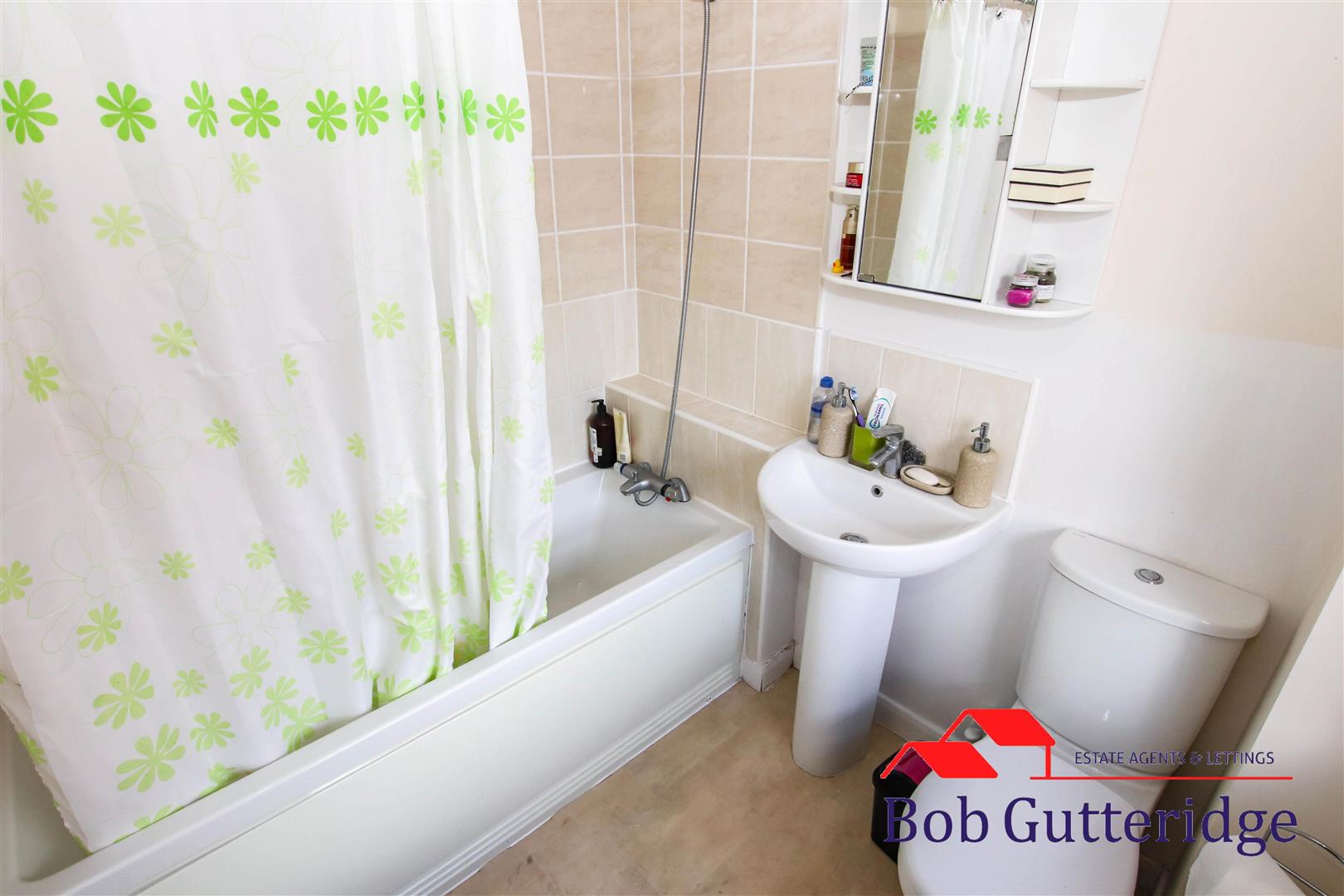 FIRST FLOOR BATHROOM